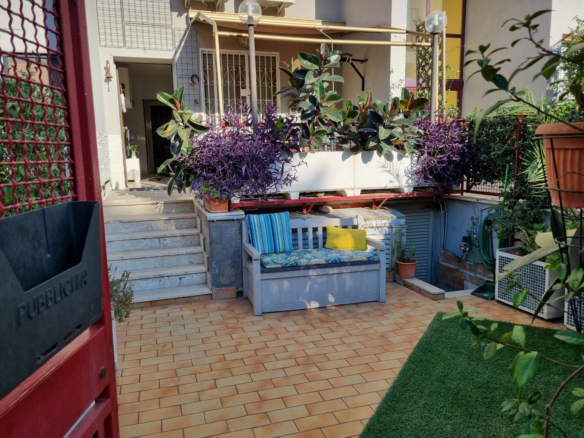Intero Appartamento Con Giardino E Parcheggio Rome Luaran gambar